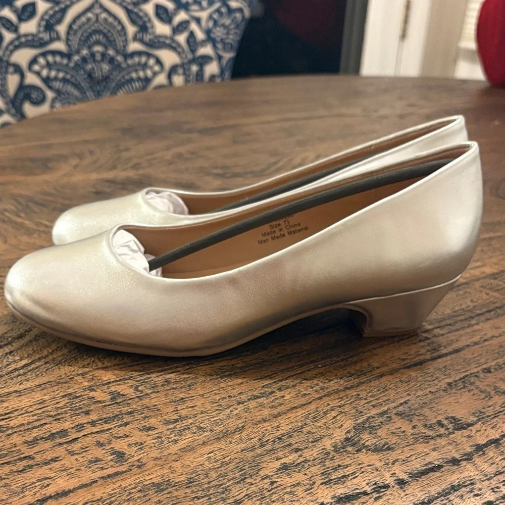 Journee Collection Women's Shimmering Silver Flats